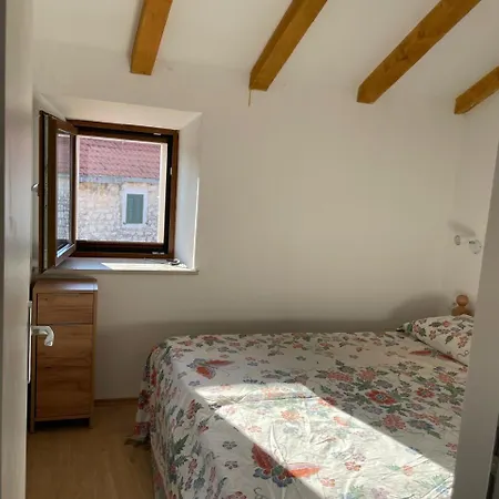 Rosa, 45, Brac Semesterbostad Dračevica