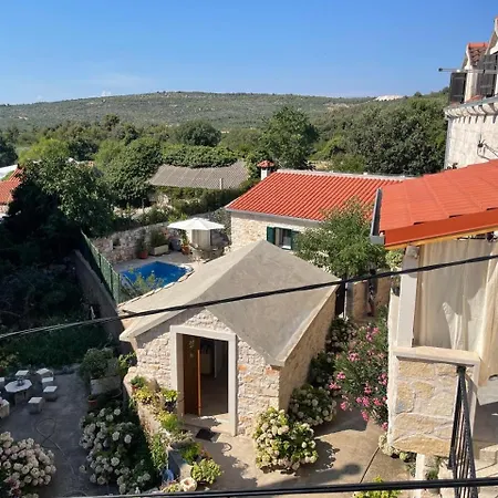 Rosa, 45, Brac Vakantiehuis Dračevica
